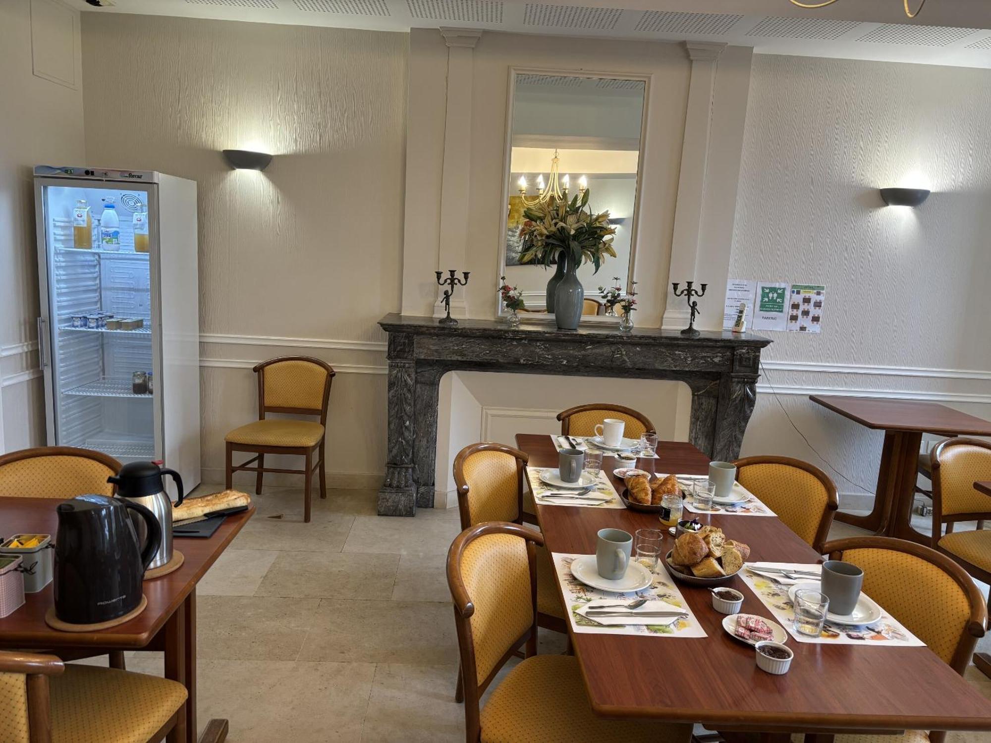 Saint-Denis-de-Gastines 샤토 뒤 부어 B&B 외부 사진